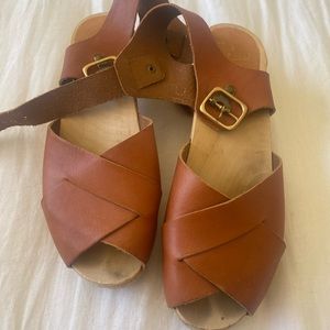 Barely worn Bryr wooden clogs, camel in size 37